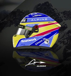 Alpine: Fernando Alonso foi de nostalgia e superstição no seu capacete versão 2021. O piloto espanhol escolheu, predominantemente, as cores que usou em 2006, quando conquistou o bicampeonato pela Renault (Reprodução)