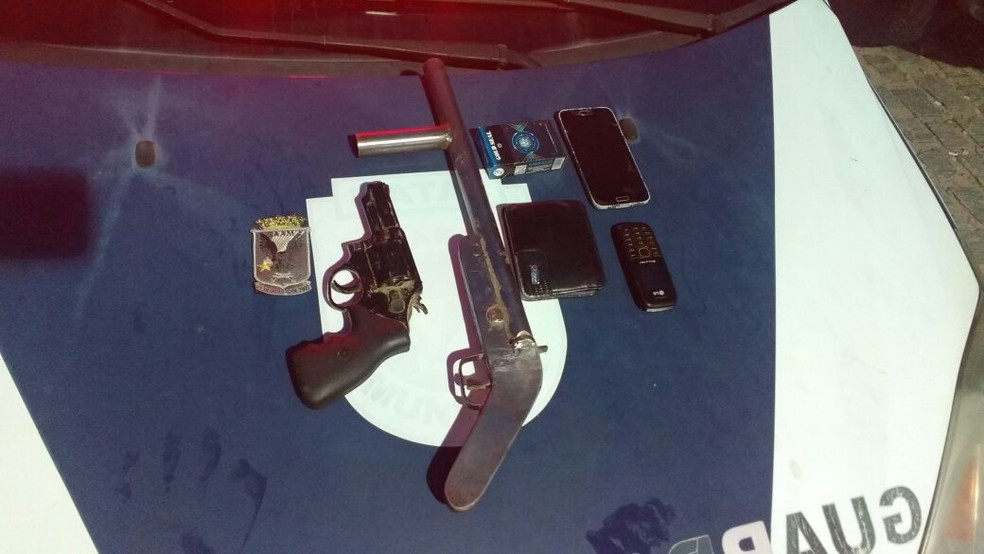 Armas encontradas com suspeitos dentro do Parque da Cidade, em Natal (Foto: GMN/DivulgaÃ§Ã£o)
