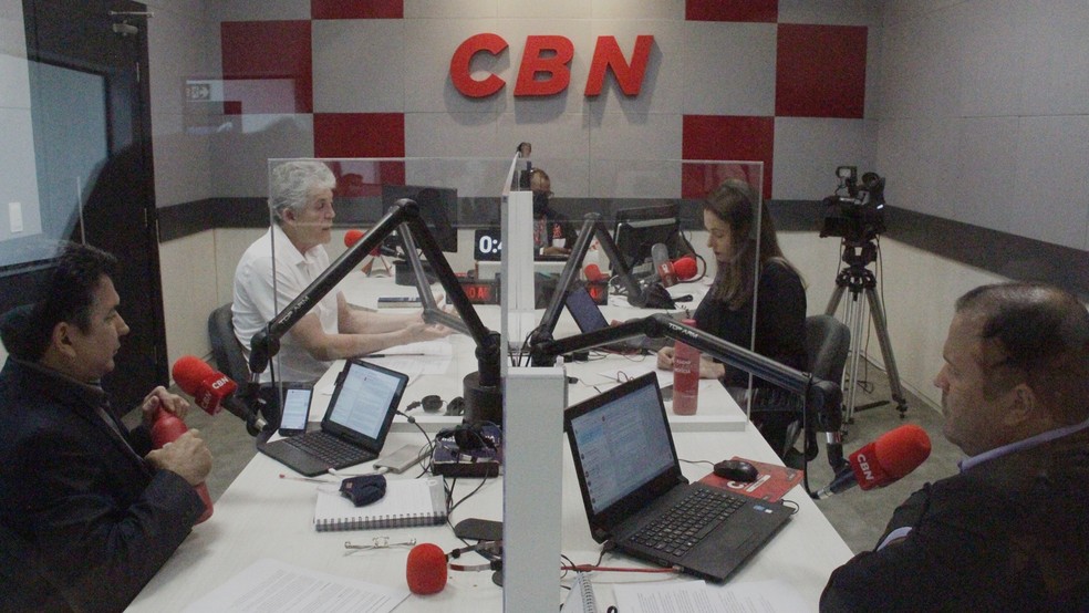 Ricardo Coutinho (PSB), candidato a prefeito de João Pessoa, no estúdio da CBN João Pessoa — Foto: Diogo Almeida/G1