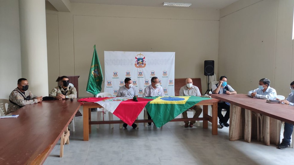 Autoridades do interior do Acre e do Peru se reuniram nesta segunda-feira (14) para oficializar abertura das fronteiras — Foto: Arquivo/Prefeitura de Assis Brasil