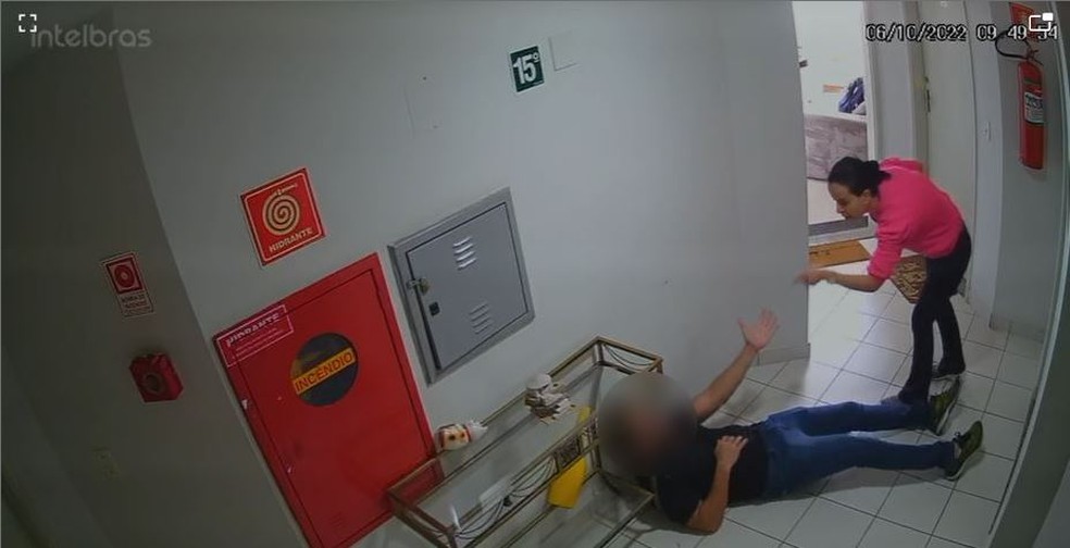 Daiana Luz aparece em vídeo discutindo com namorado após atirar nele. Ela fugiu após o crime e é procurada pela polícia — Foto: Reprodução/Redes sociais
