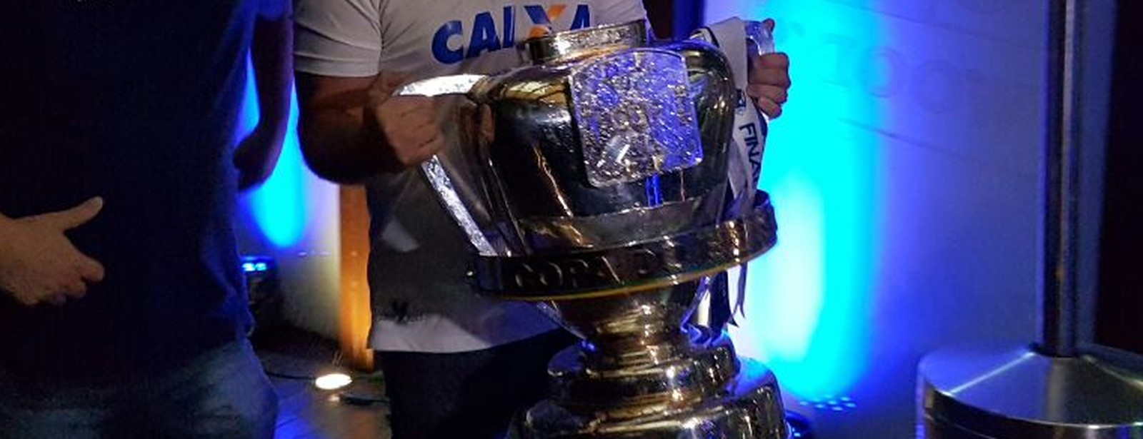 Romero funkeiro, paródia do Ezequiel e TN30 acostumado a ressaca: a festa do penta