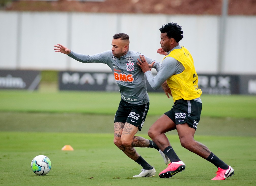 Corinthians trabalha no CT visando duelo com o Grêmio; veja provável time