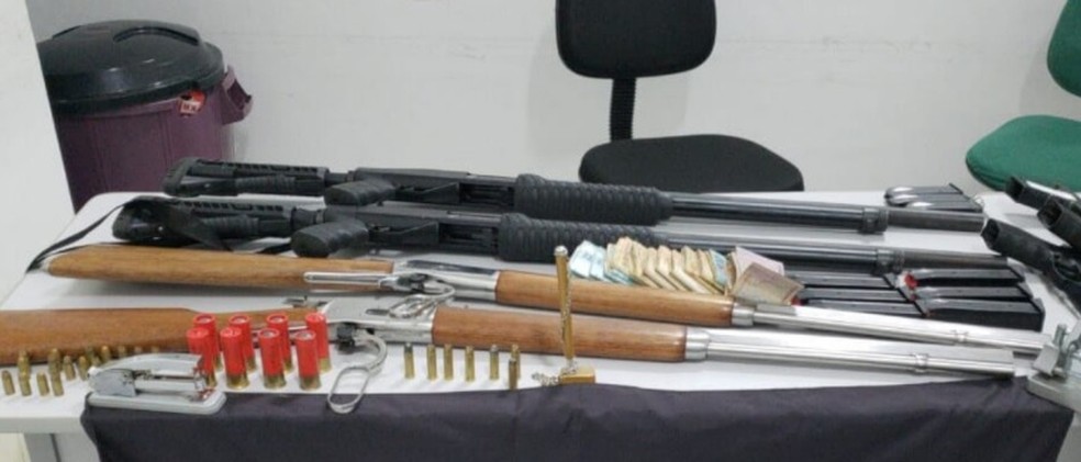 Armamento foi encontrado na casa do vereador — Foto: DIvulgação/Polícia Civil