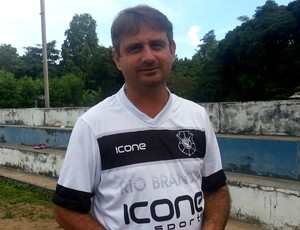 Giuliano Pariz, técnico do Rio Branco-ES (Foto: Richard Pinheiro/Globoesporte.com)