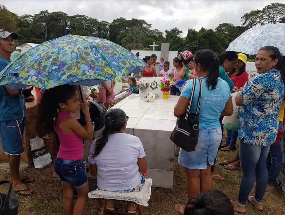Prefeitura espera que 30 mil pessoas passem pelos dois cemitérios de Rio Branco  (Foto: Anny Barbosa/G1)
