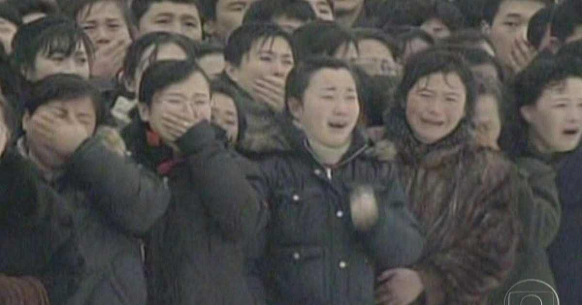Por que todo mundo é visto chorando na maioria das fotos do líder  norte-coreano Kim Jong-Un? - Desmoronada Mente - em busca da lucidez  perdida - Quora