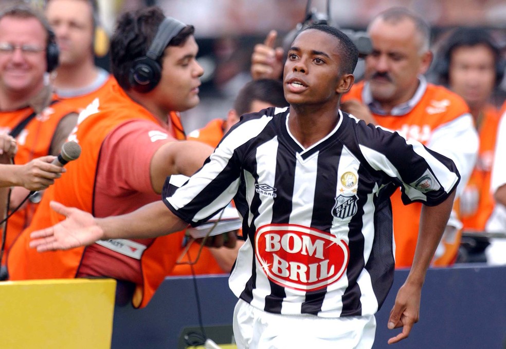 Robinho na final do Brasileirão de 2002 — Foto: Epitácio Pessoa / Estadão Conteúdo