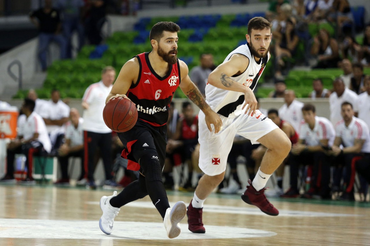 Flamengo volta a dominar o Vasco e vence clássico na Arena da Juventude