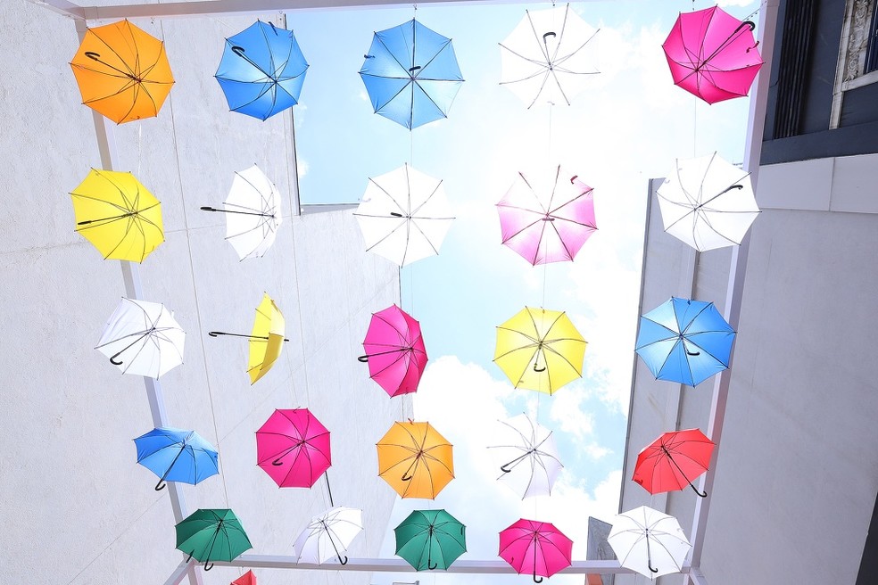 Guarda-chuvas colocados no calçadão da 13 de Maio, em Campinas — Foto: Fernanda Sunega/PMC