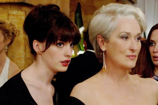 Anne Hathaway e Meryl Streep no filme O Diabo Veste Prada (2006) (Foto: Divulgação)