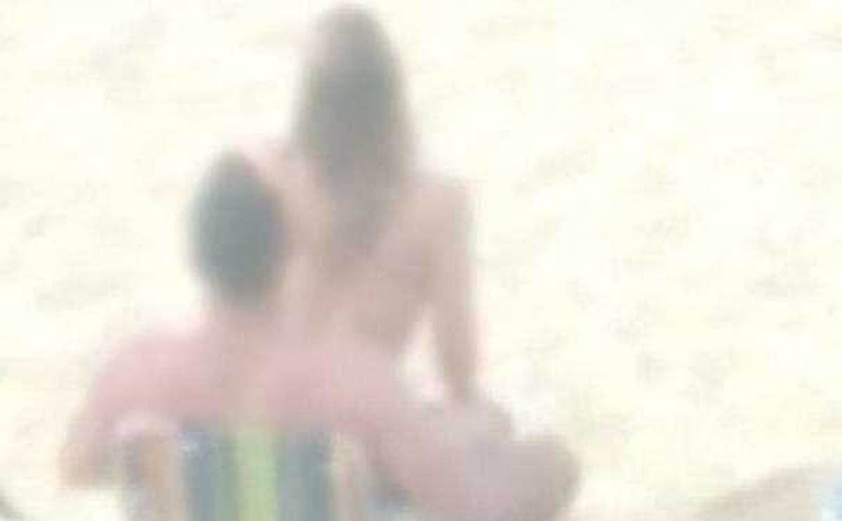 Jornal do sbt mostra casal fazendo sexo na praia