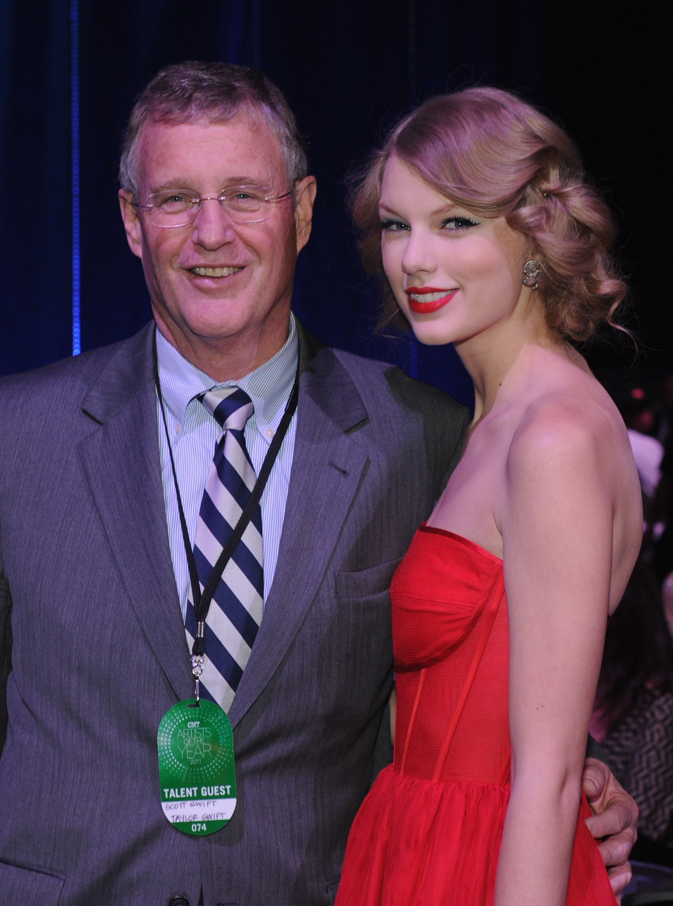 A cantora Taylor Swift com o pai, o empresário Scott Kingsley Swift (Foto: Instagram)