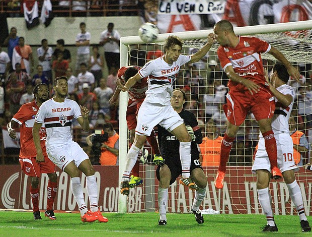 Técnico aposta na experiência do CRB contra o São Paulo fora de casa