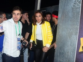 Bruna Marquezine e Neymar em show em São Paulo (Foto: Eduardo Martins/ Ag. News)