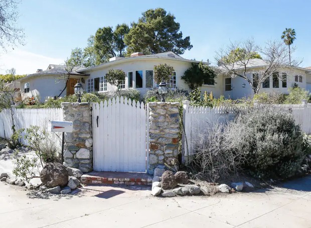 Ava Gardner e Artie Shaw viveram por ano nesta casa em Burbank, Califórnia (Foto: Divulgação / Airbnb)