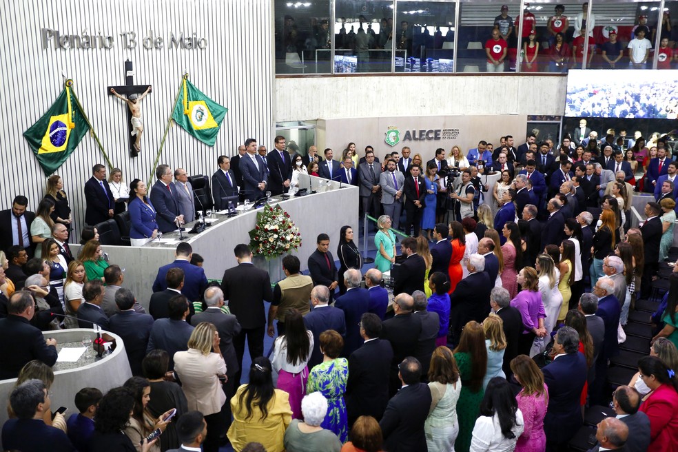 Parlamentares eleitos para 31ª Legislatura tomam posse na Alece — Foto: Divulgação/Alece