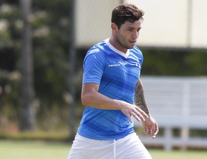 Mena tem nome publicado no BID pode estrear contra a Caldense