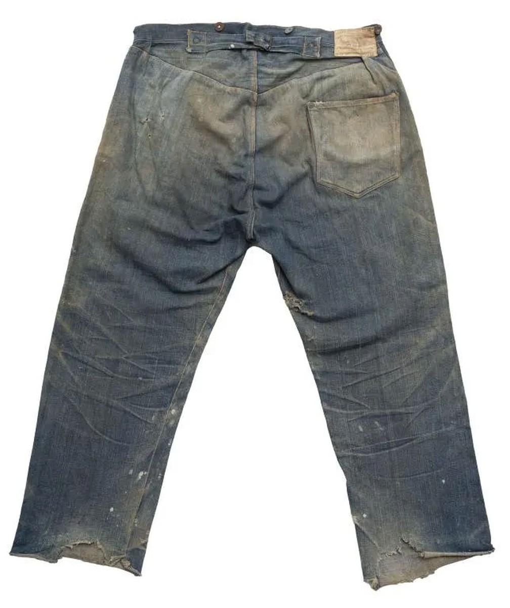 Calça Levi's da década de 1880 é vendida em leilão — Foto: Reprodução/liveauctioneers