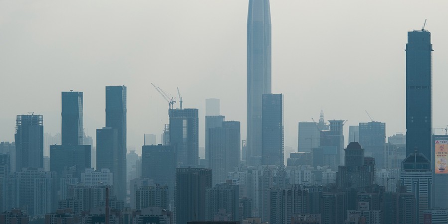 Com a explosão imobiliária dos últimos anos, Shenzhen passou a ter o metro quadrado mais caro da China. Alguns dos mais importantes escritórios de arquitetura do mundo assinam suas construções (Foto: BLANCHES / IMAGINECHINA / AFP)