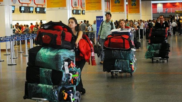 Aeroporto ; bagagem ; compras no exterior ; viajar para o exterior ; viajar para fora do país ; malas ; turistas ; viajantes ;  (Foto: Reprodução/Facebook)