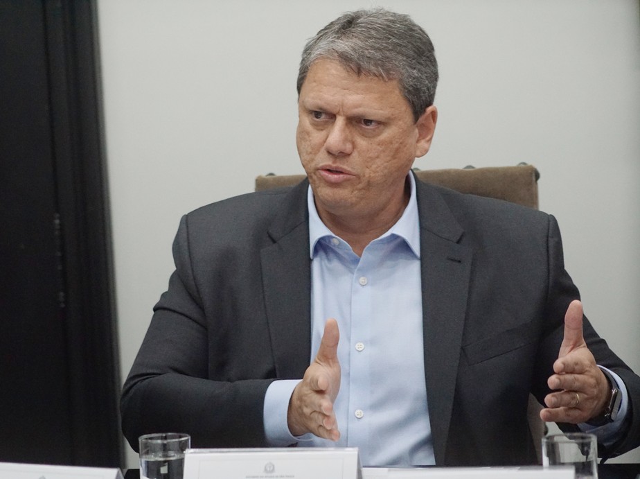 O governador Tarcísio de Freitas durante audiência em São Paulo