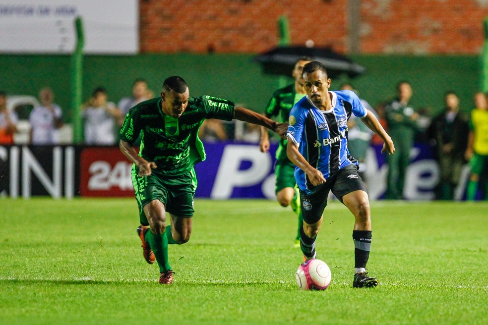 Lima voltou a ter atuação apagada pelo Grêmio (Foto: Lucas Uebel/Grêmio/Divulgação)