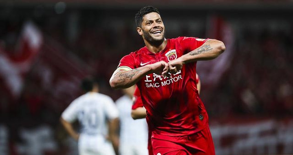 Após visita ao Allianz, Palmeiras declara portas abertas para Hulk; entenda