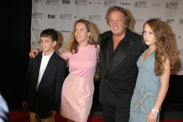 O músico Don McLean em foto de 2004 com os filhos e a ex-esposa (Foto: Getty Images)