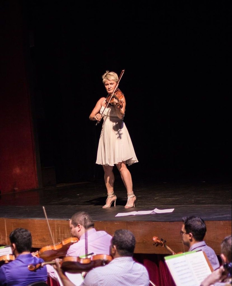 Elena Koynova &eacute; violinista da Orquestra da C&acirc;mara do Amazonas. &mdash; Foto: Arquivo pessoal