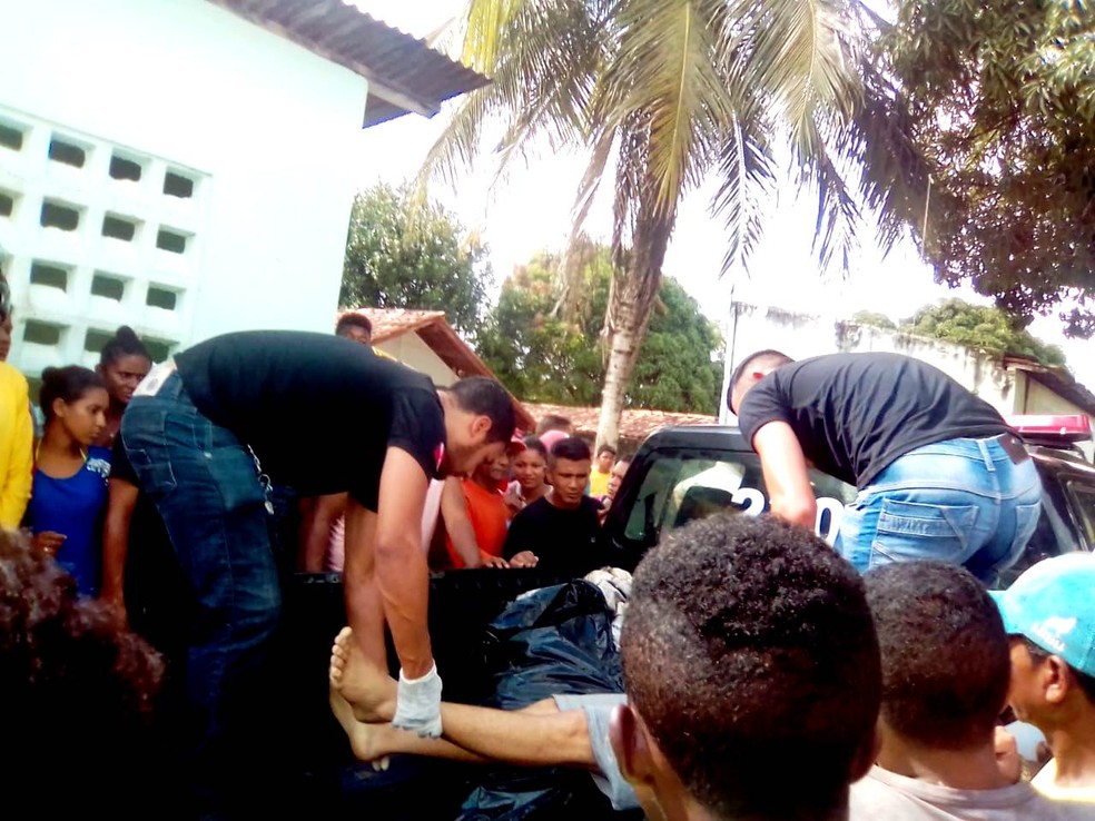 Suspeitos sÃ£o mortos pela PolÃ­cia no AcarÃ¡, no ParÃ¡. â€” Foto: ReproduÃ§Ã£o / TV Liberal