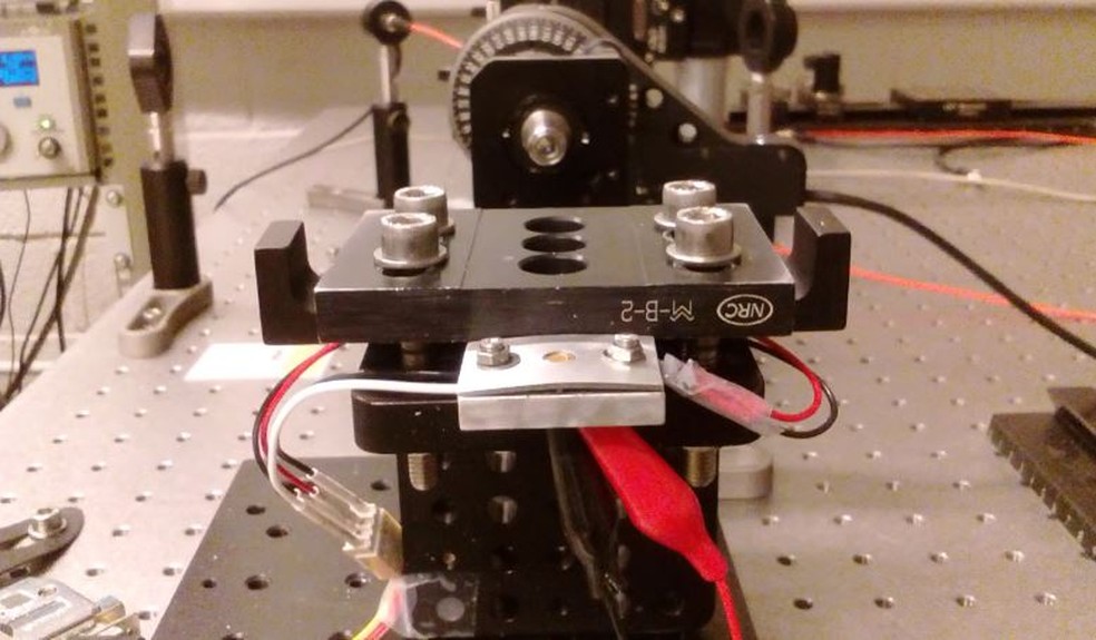 Tecnologia torna sinal emitido por fibras ópticas desordenado e difícil de 'hackear' (Foto: Arquivo pessoal/Thiago Raddo)