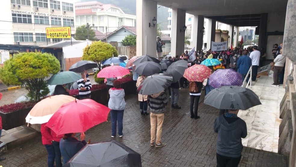 Ato contra Bolsonaro em Blumenau (SC). — Foto: Luiz Carlos Souza/NSC TV