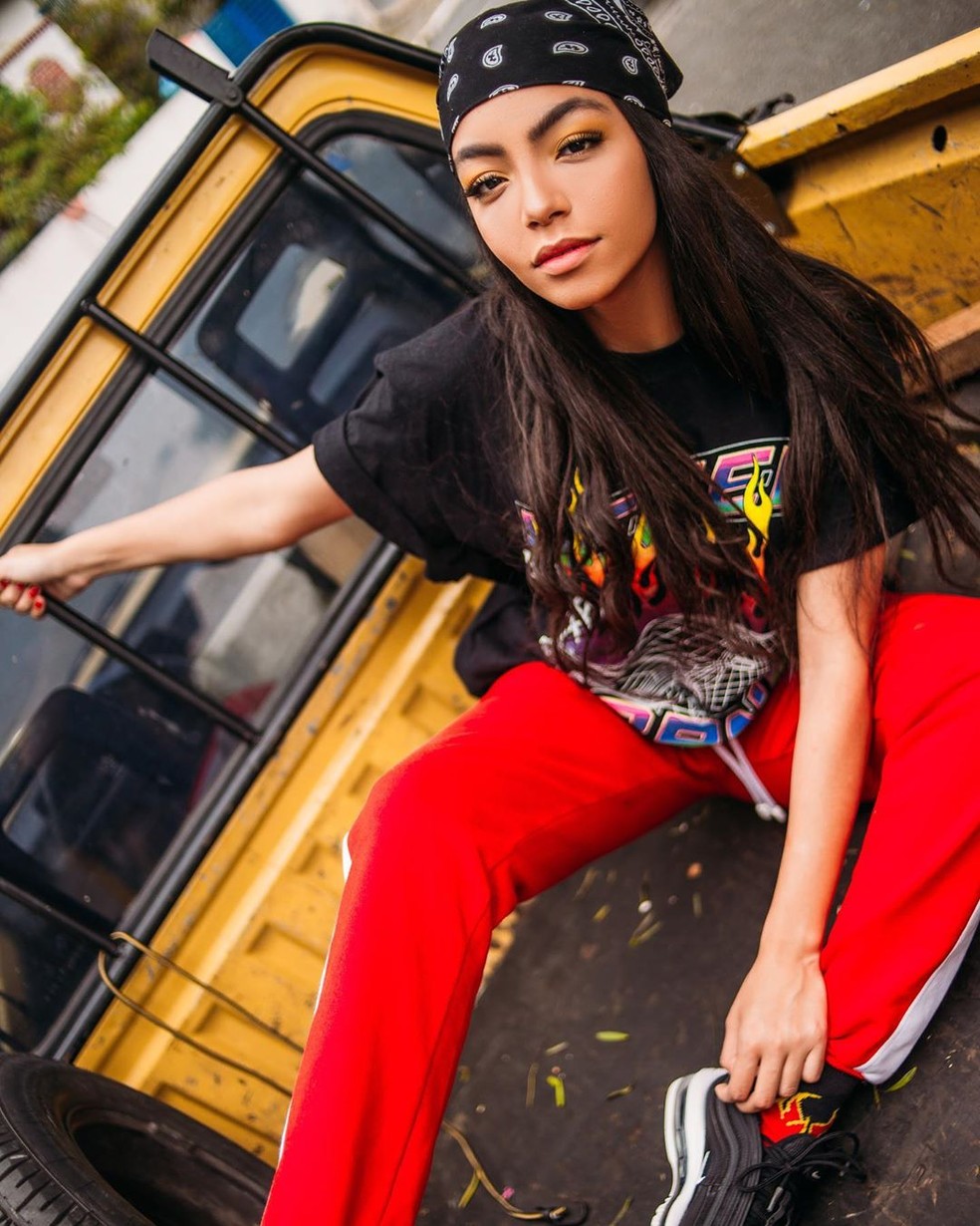 Get Any Gabrielly Aniversário Background