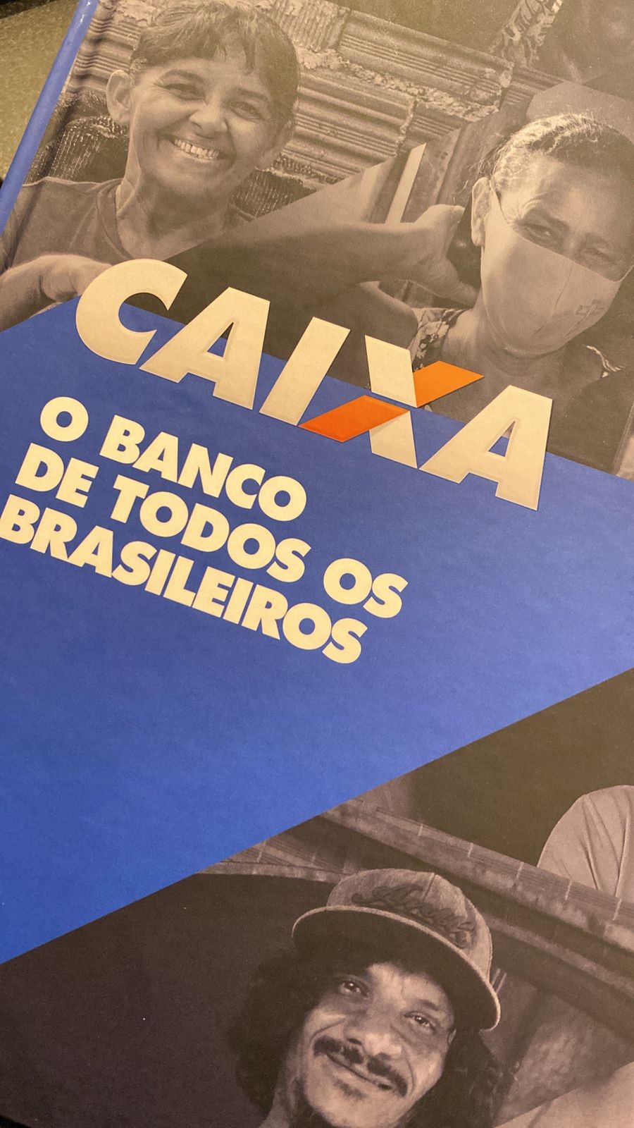 O livro Caixa, o banco de todos os brasileiros — Foto: reprodução