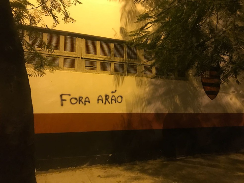 PichaÃ§Ã£o na GÃ¡vea: "Fora ArÃ£o" (Foto: Amanda Kestelman)
