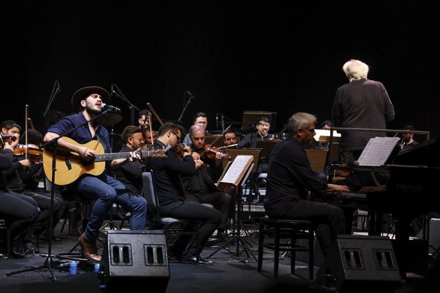 Gabriel Sater e maestro João Carlos Martins fazem show juntos (Foto: Lucas Ramos/BrazilNews)