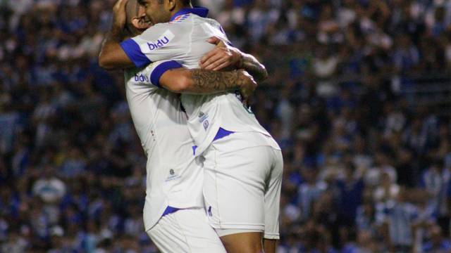 Edinho comemora o segundo gol do Fortaleza