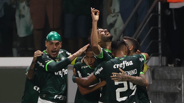 Jogadores do Palmeiras comemoram gols sobre o Tombense pela Copa do Brasil