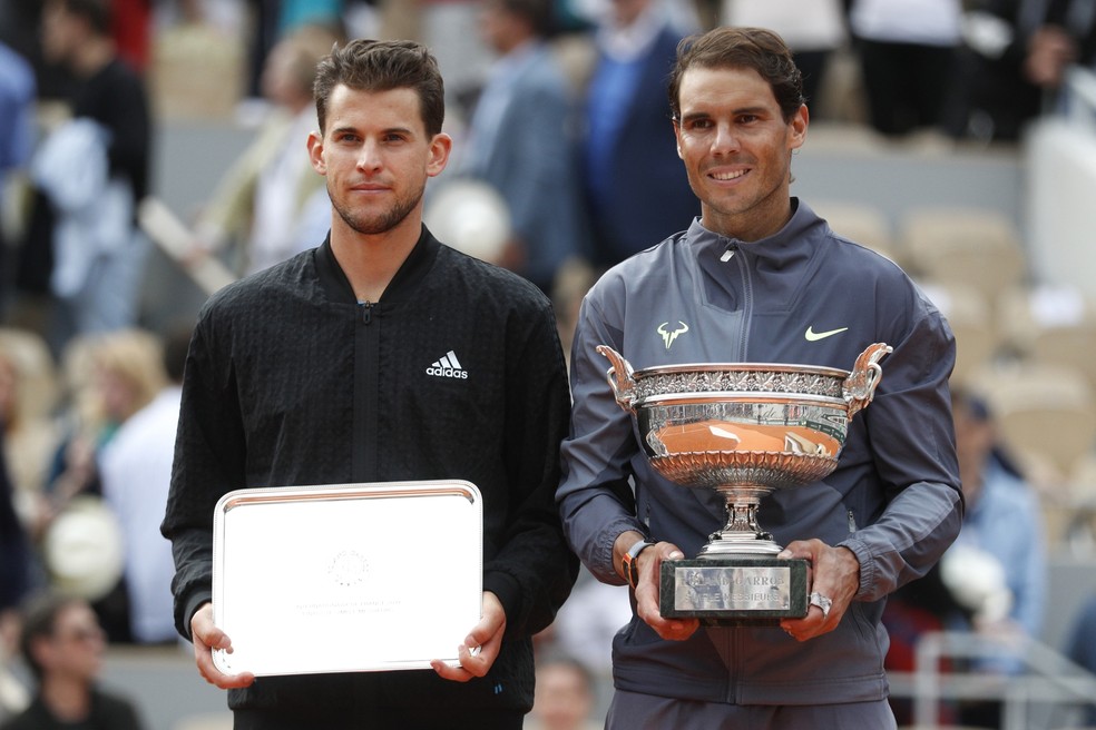 Rafael Nadal e Dominic Thiem na final de Roland Garros — Foto: REUTERS/Vincent Kessler