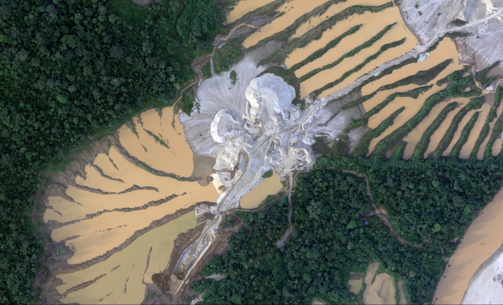 Projeto pretende aumentar número de denúncias de desmatamento e danos ao meio ambiente na Amazônia peruana (Foto: Ministério da Defesa do Peru/AFP)