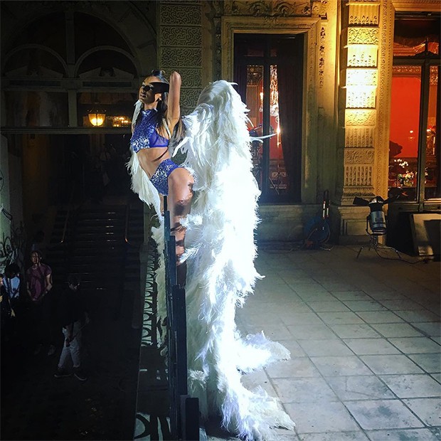 De Lais Ribeiro a Sara Sampaio: angels invadem Paris para a campanha Holiday da Victoria's Secret (Foto: Reprodução/Instagram)