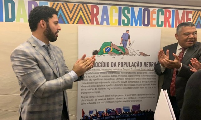 Deputado David Miranda (Psol-RJ) após charge ser recolocada em exposição na Câmara