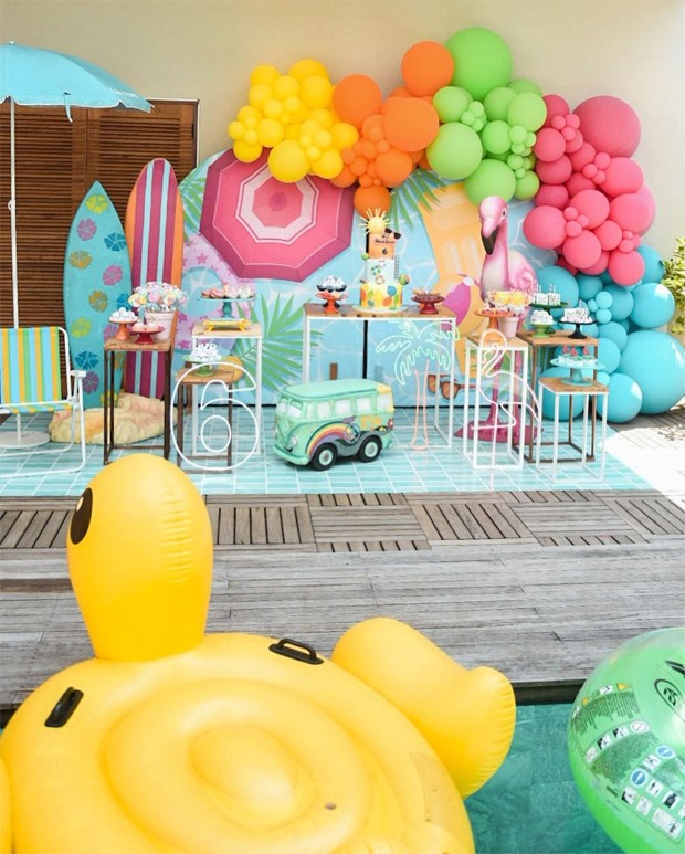 Decoração pool party 👙🏊 Bday da - Suzy Festas e Decorações