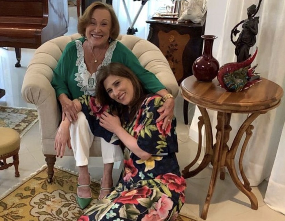 Nicette Bruno com a filha, Beth Goulart — Foto: Reprodução/Instagram