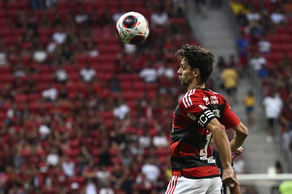 Rodrigo Caio em atua&ccedil;&atilde;o pelo Flamengo &mdash; Foto: Mateus Bonomi/AGIF