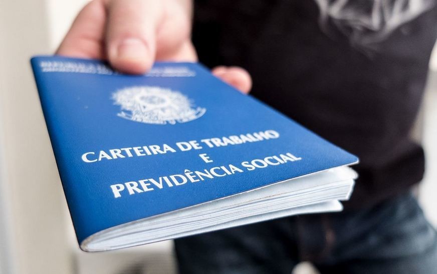 Governo do Paraná abre processo seletivo com 15 vagas; salários chegam a R$ 8 mil