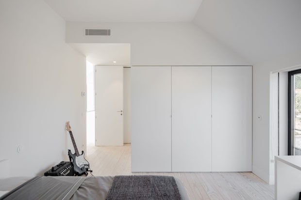 Uma casa portuguesa e minimalista (Foto: Joao Morgado)