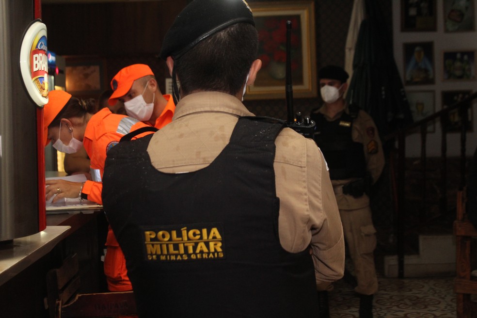 Polícia Militar e bombeiros durante Operação 'Eirene' em Uberlândia — Foto: Polícia Militar/Divulgação