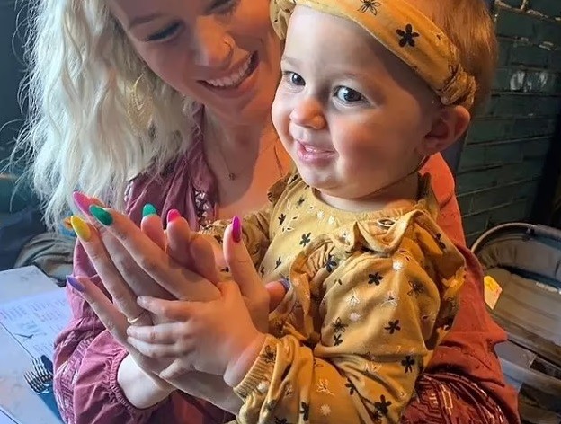 Joss e a filha, Violet, 1 ano (Foto: Reprodução/ Instagram)